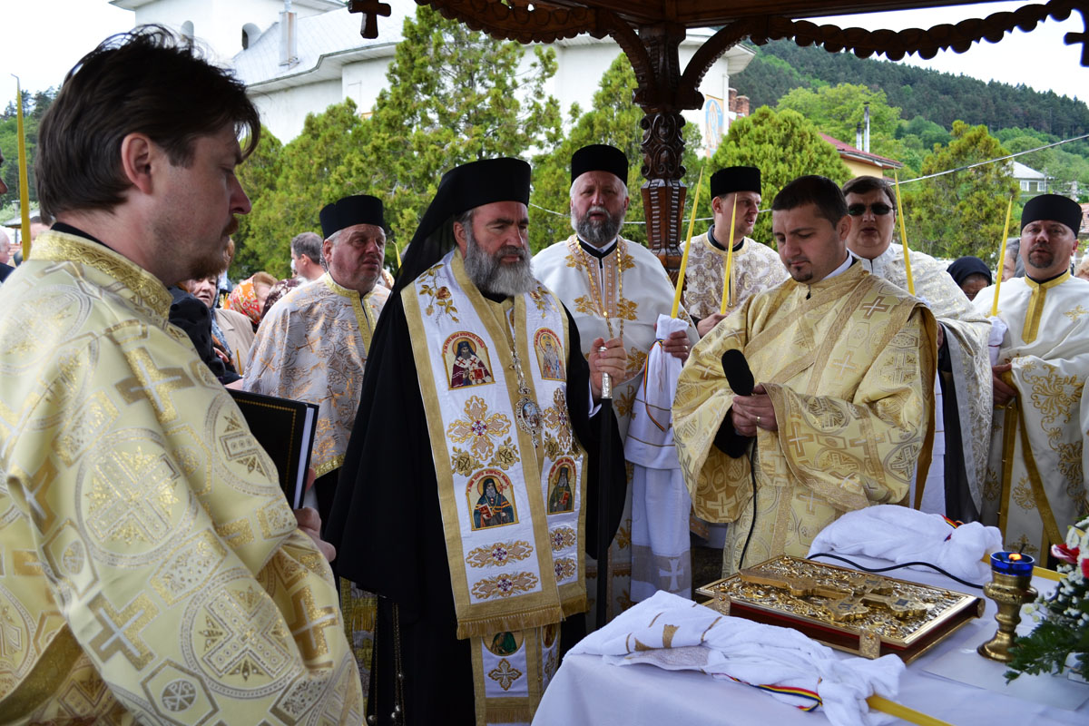 Parastas la Gârcina pentru familia episcopului Melchisedec Ştefănescu