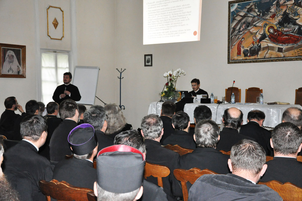 Părintele Daniel Dascălu, preot misionar de caritate în cadrul Spitalului Judeţean de Urgenţă „Mavromati“ din Botoşani, a prezentat referatul „Suferinţa şi înţelegerea ei prin credinţă“ „Suferinţa şi înţelegerea ei prin credinţă“