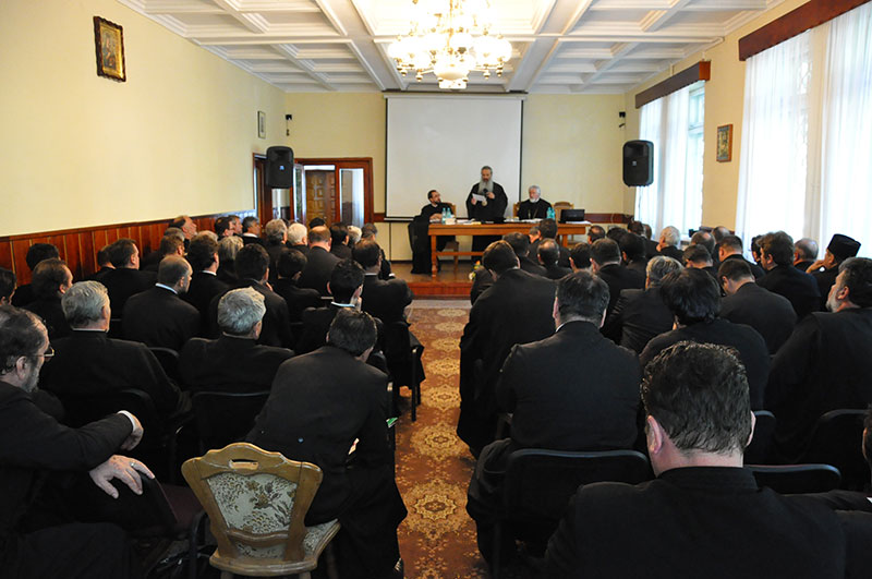 Mărturia emoţionantă a parohului din Dumbrava: „După 6 luni de tăcere, fiica mea a spus din nou «Mama!»”