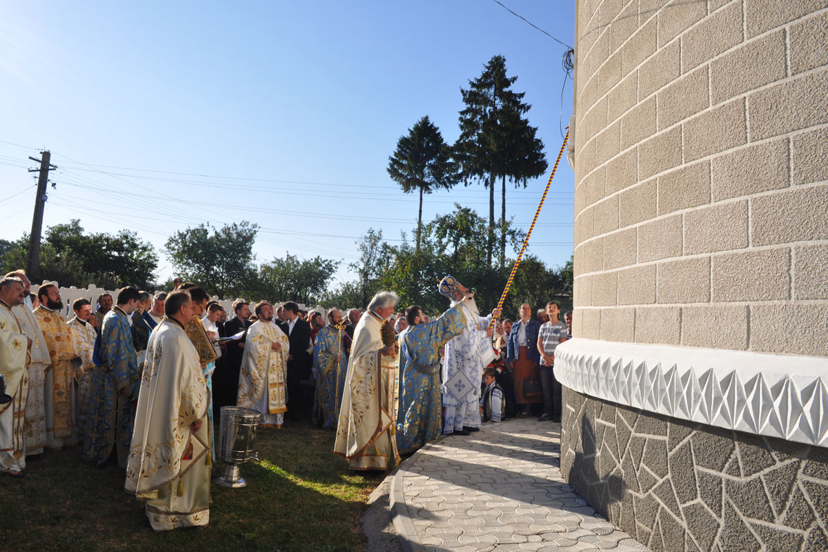 Sfinţiri de biserici în Mitropolia Moldovei şi Bucovinei