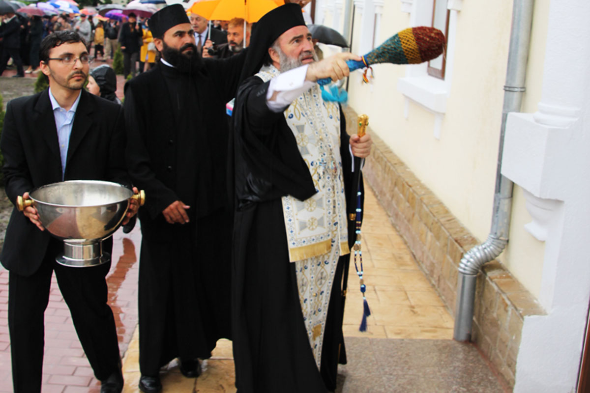 Centre social-filantropice, sfinţite la Roman