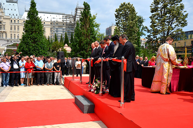 „Un orășel admirabil într-un oraș venerabil” „Un orășel admirabil într-un oraș venerabil”