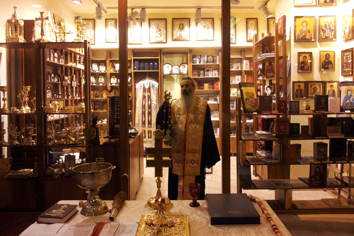 A fost sfinţit noul sediu al Librăriei Doxologia din Iaşi