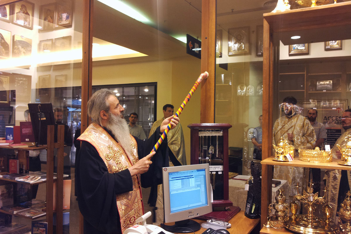 A fost sfinţit noul sediu al Librăriei Doxologia din Iaşi A fost sfinţit noul sediu al Librăriei Doxologia din Iaşi