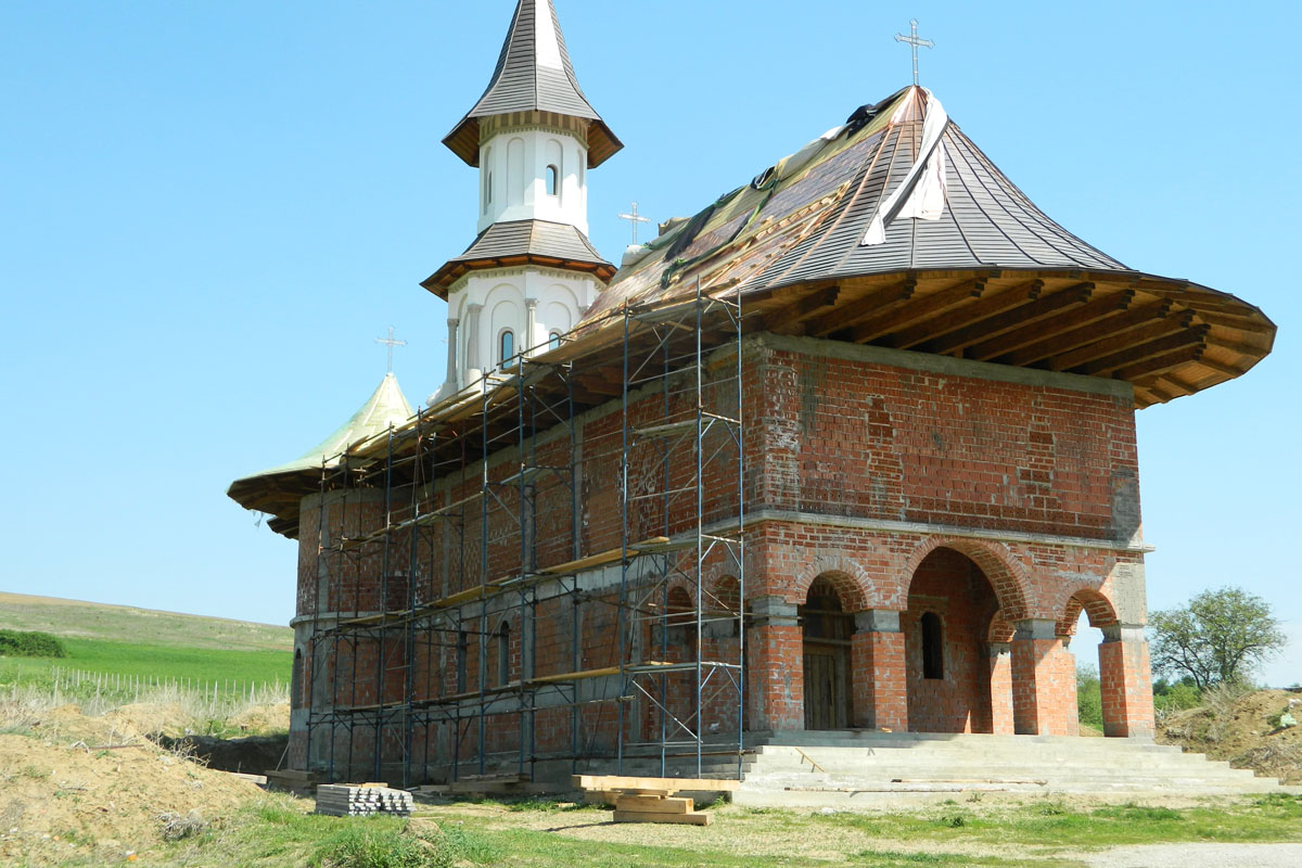 „Sfinţii români sunt oglinzi ale spiritualităţii româneşti“