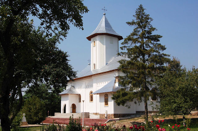 Moaştele Sfântului Nectarie, la hramul Mănăstirii Gorovei