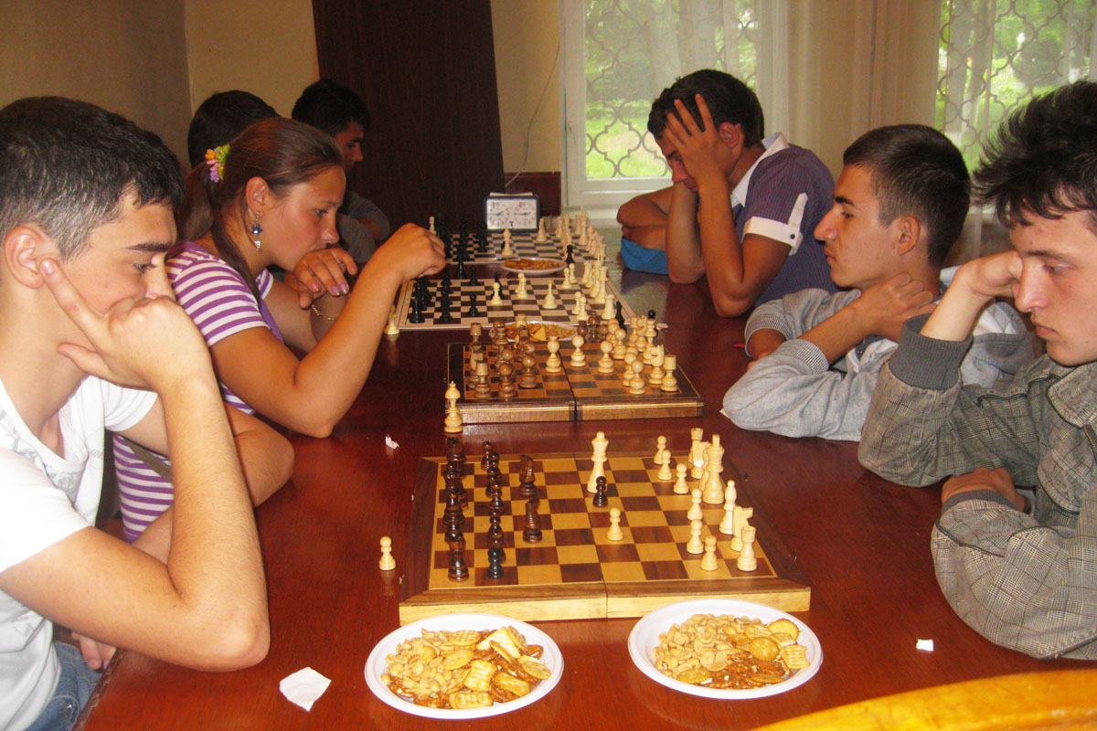 Campionat de fotbal şi şah la Paşcani