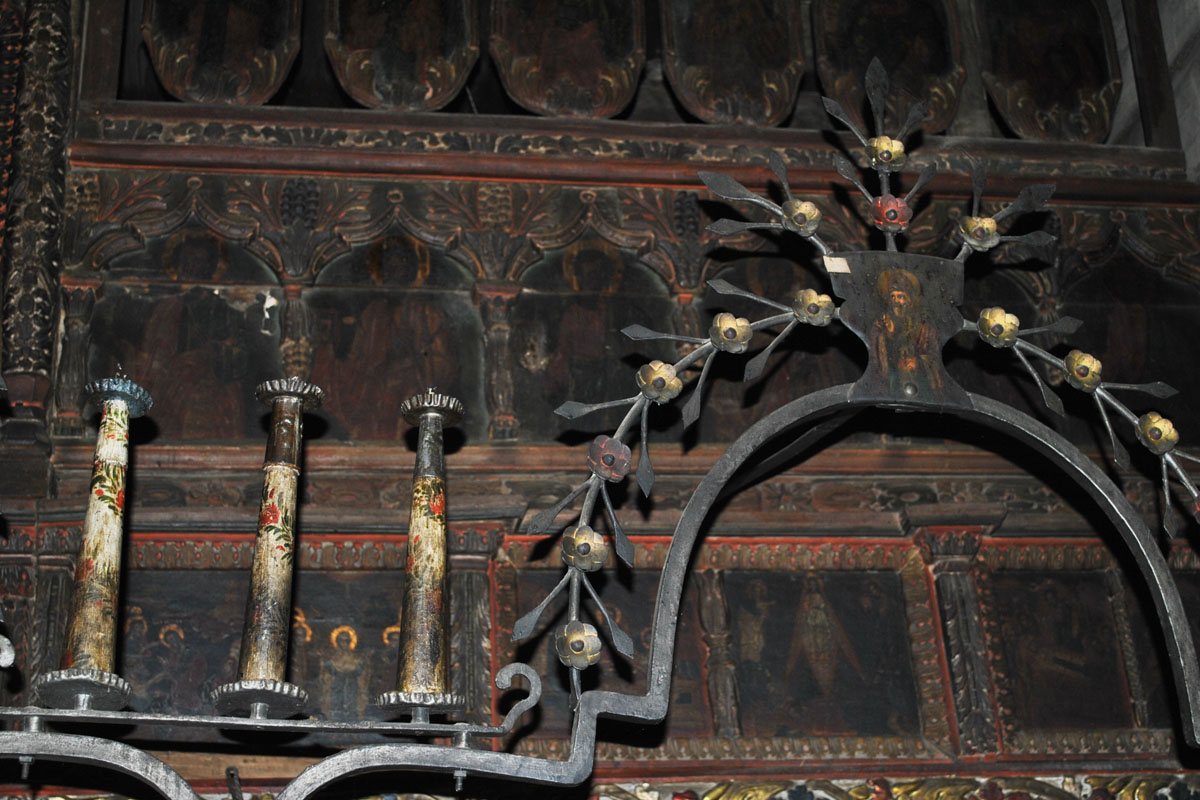 „Dragomirna“ în lemn de la Drăguşeni