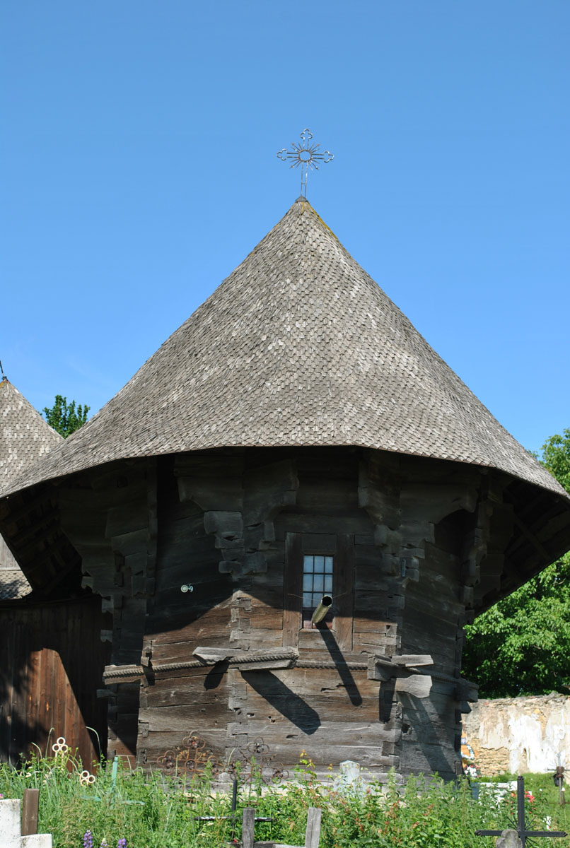 „Dragomirna“ în lemn de la Drăguşeni