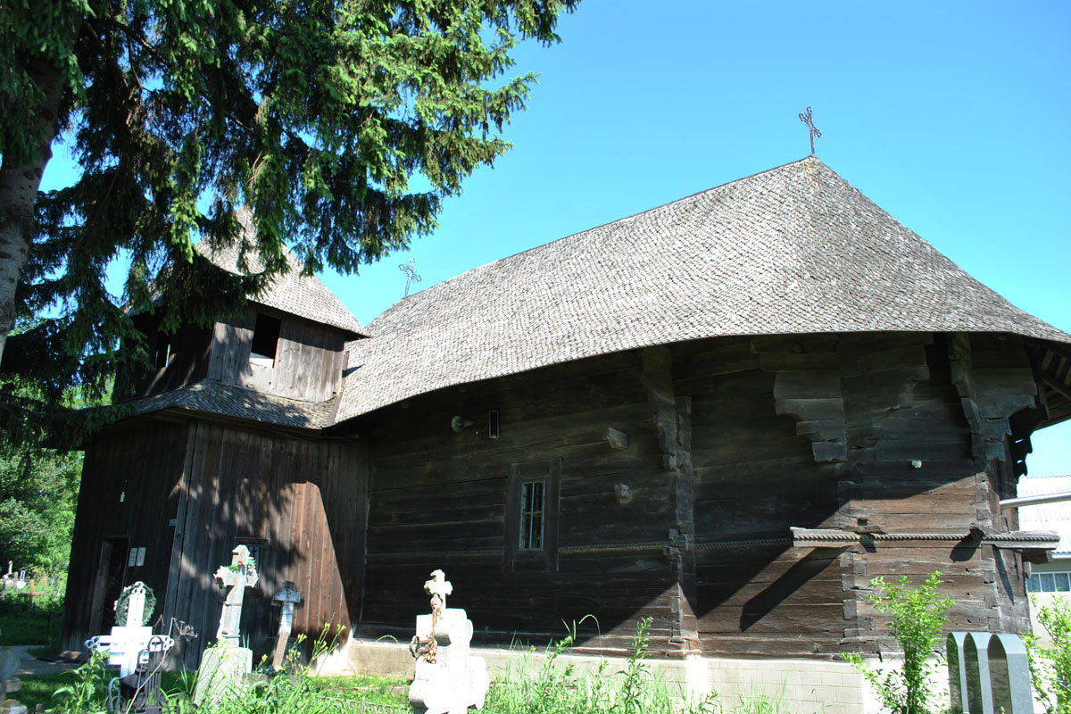„Dragomirna“ în lemn de la Drăguşeni
