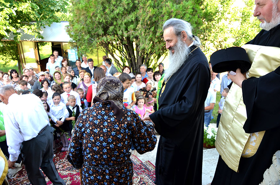 O zi cu mitropolitul prin parohiile Moldovei