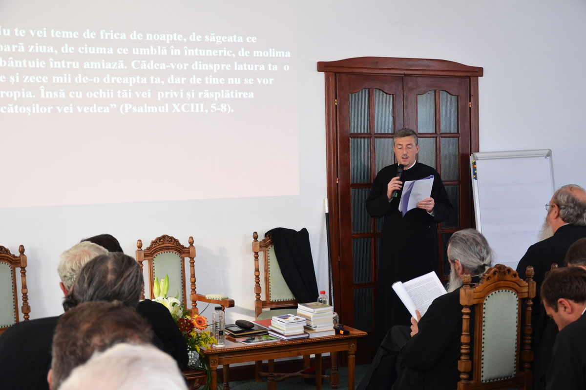 Părintele Gheorghe Trofin de la parohia Boiştea - Târgu Neamţ a prezentat referatul „Suferinţa şi înţelegerea ei prin credinţă“ „Părinte, caută-mi părinţii!“
