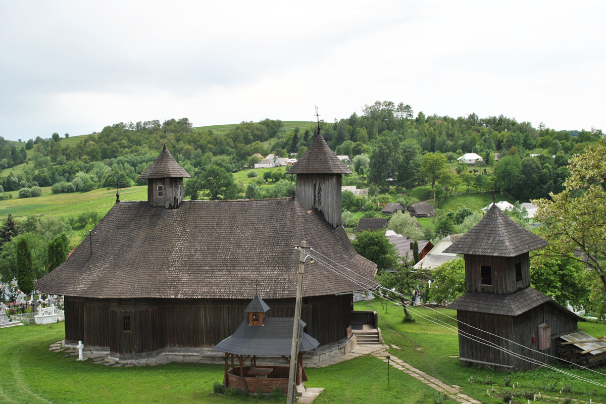 Monumentalul lăcaş de lemn de la Botoşana
