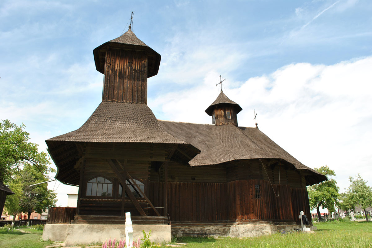 Monumentalul lăcaş de lemn de la Botoşana