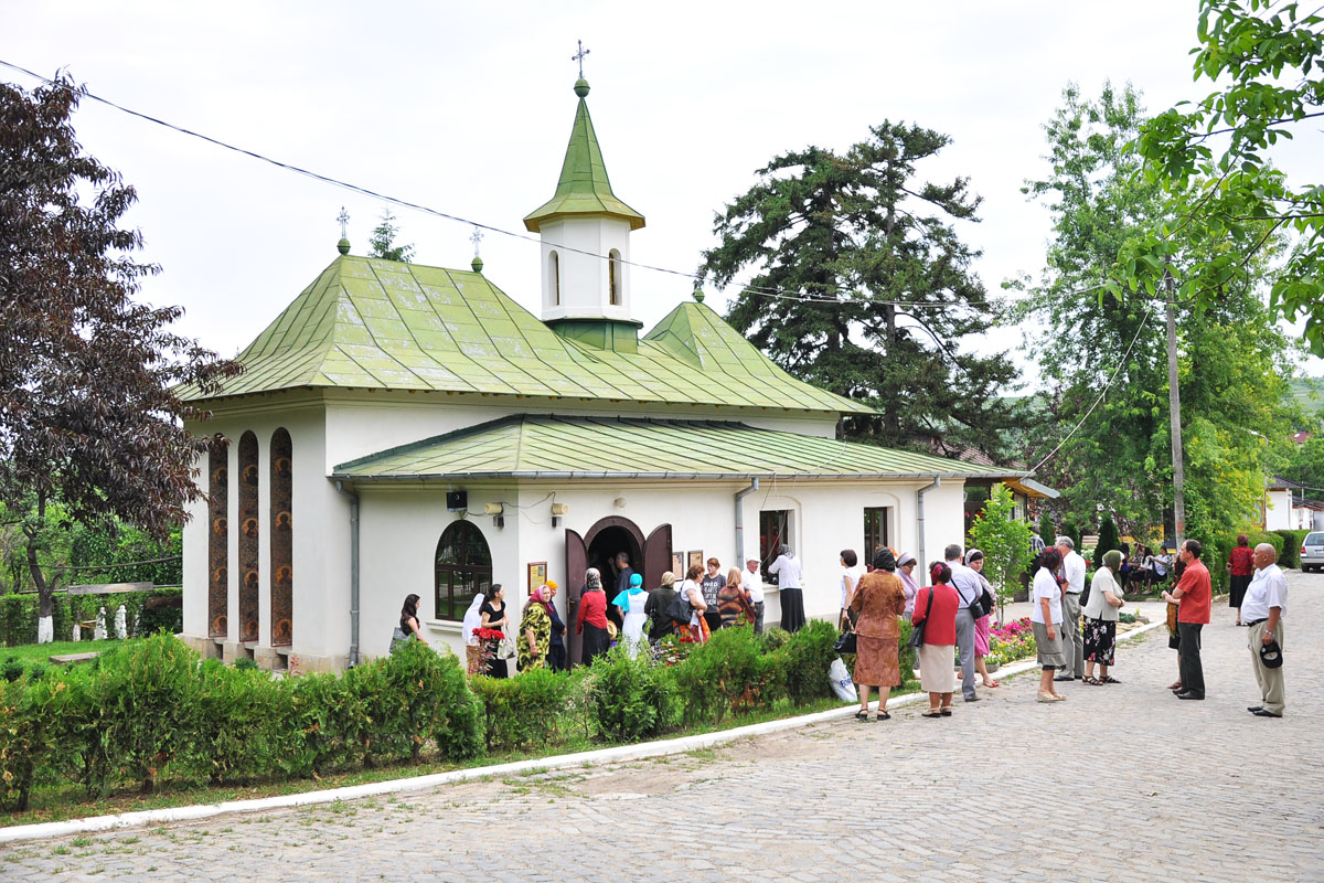„Astăzi, Biserica prăznuieşte roadele Duhului Sfânt“ „Astăzi, Biserica prăznuieşte roadele Duhului Sfânt“
