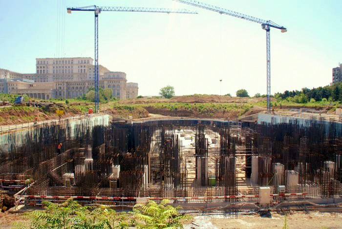 Lucrări la fundaţia şi subsolul Catedralei Mântuirii Neamului