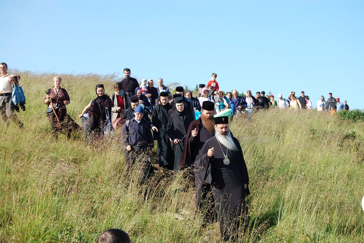 Pelerinaj pe muntele sfânt al românilor
