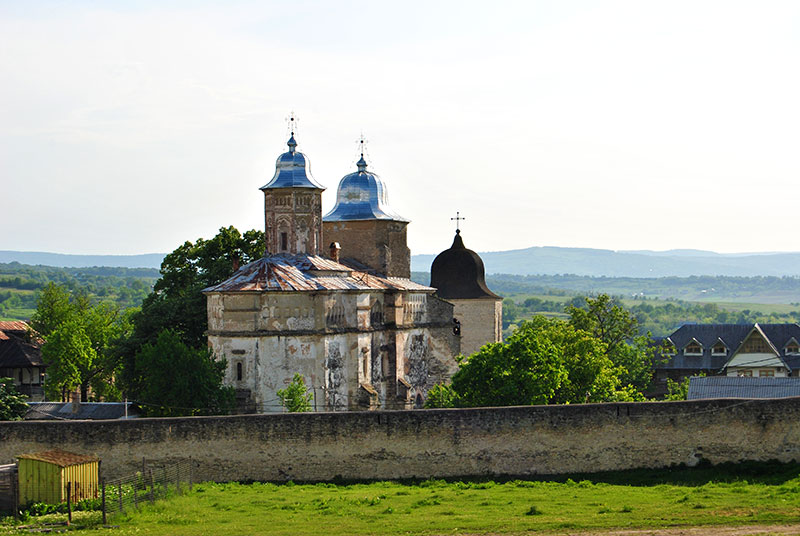 Un lăcaș „lăsat în pace”: Mănăstirea Bârnova
