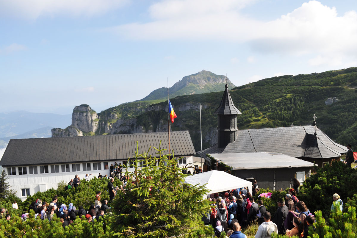 Pelerinaj pe muntele sfânt al românilor