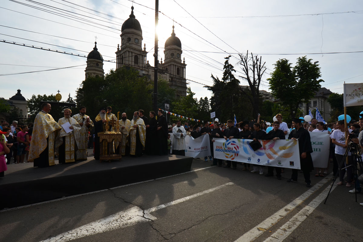 Absolvenţii universităţilor din Iaşi, binecuvântaţi de IPS Teofan