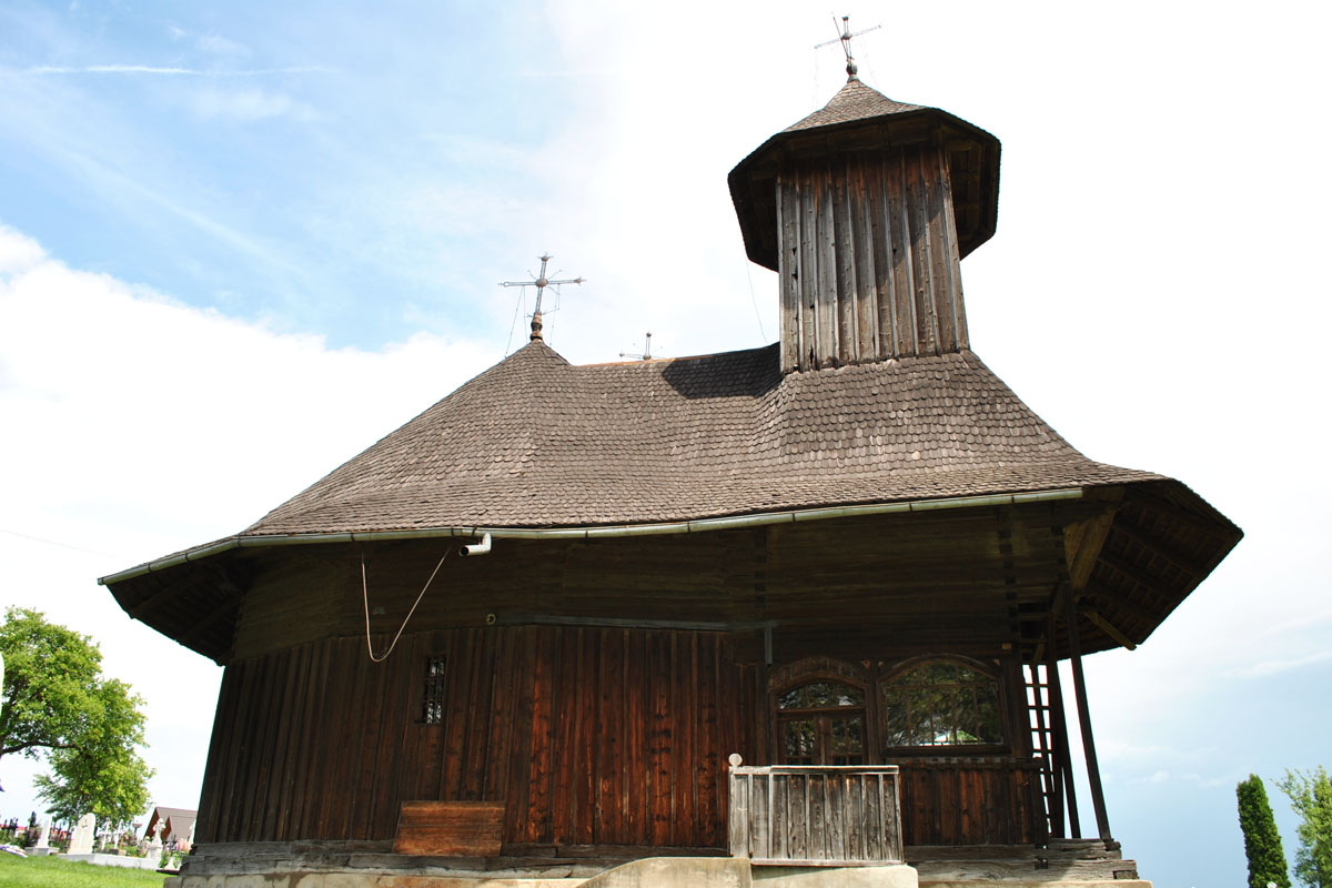 Monumentalul lăcaş de lemn de la Botoşana