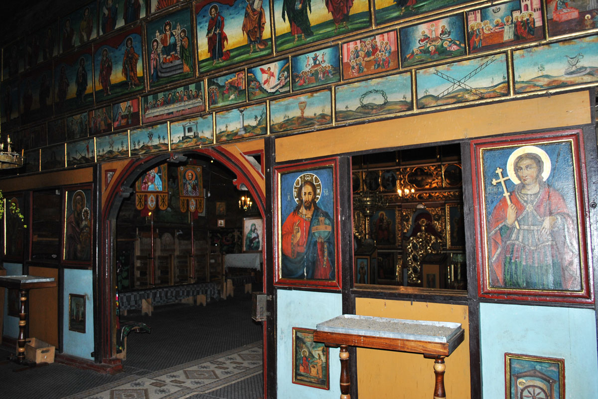 Monumentalul lăcaş de lemn de la Botoşana