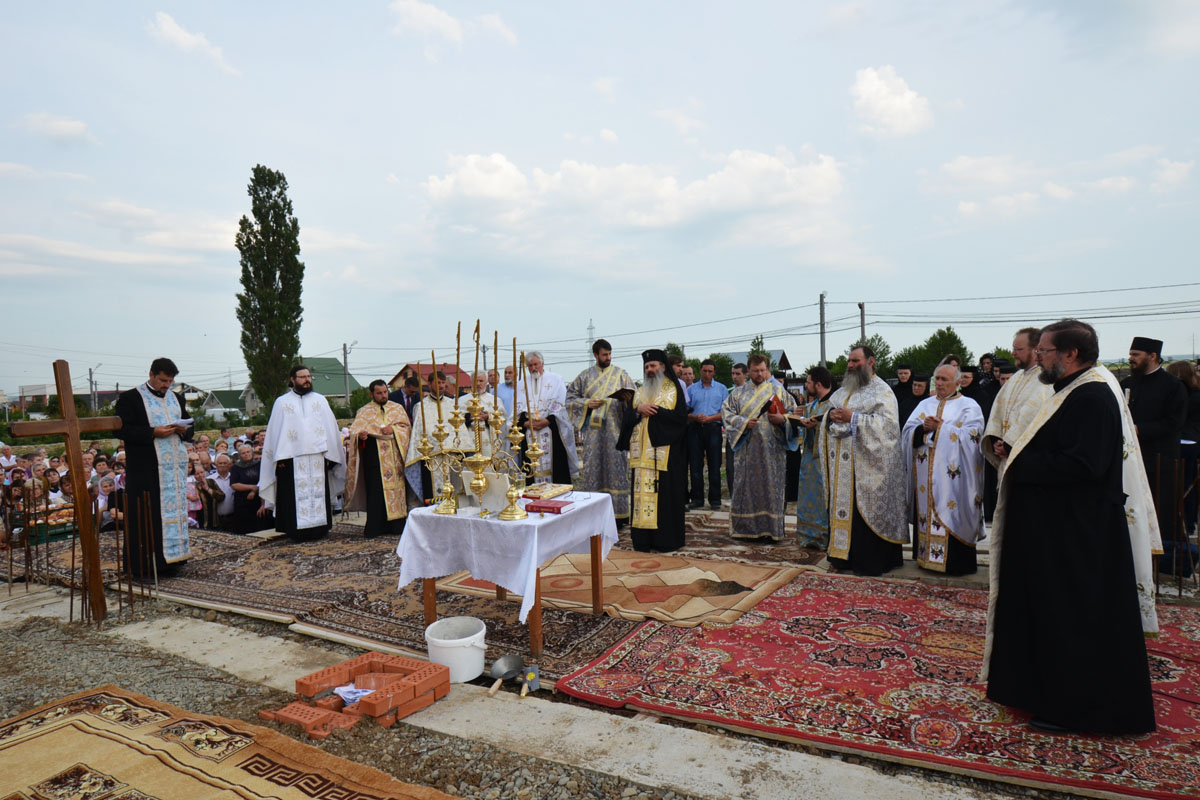 Piatră de temelie pentru două noi biserici