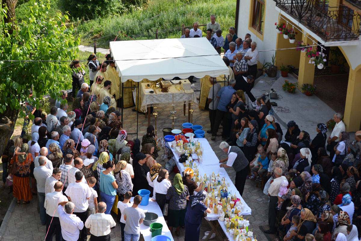 Slujbă misionară în parohia Berzunţi