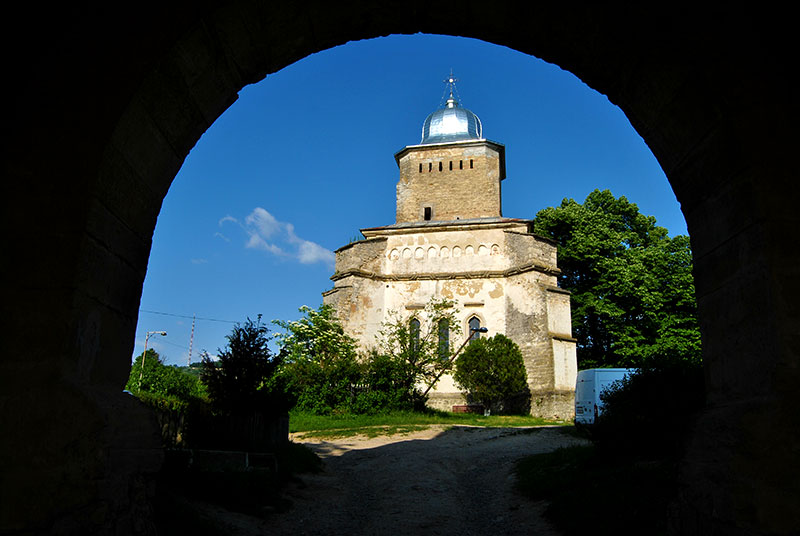 Un lăcaș „lăsat în pace”: Mănăstirea Bârnova