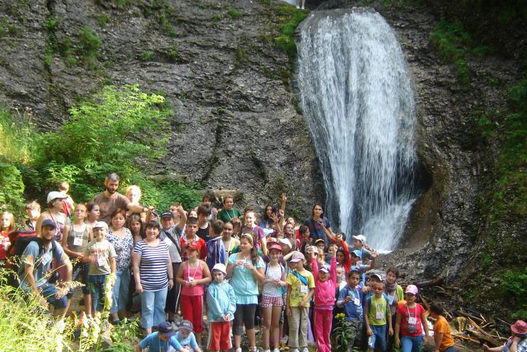 Au început taberele „Floare de colţ“