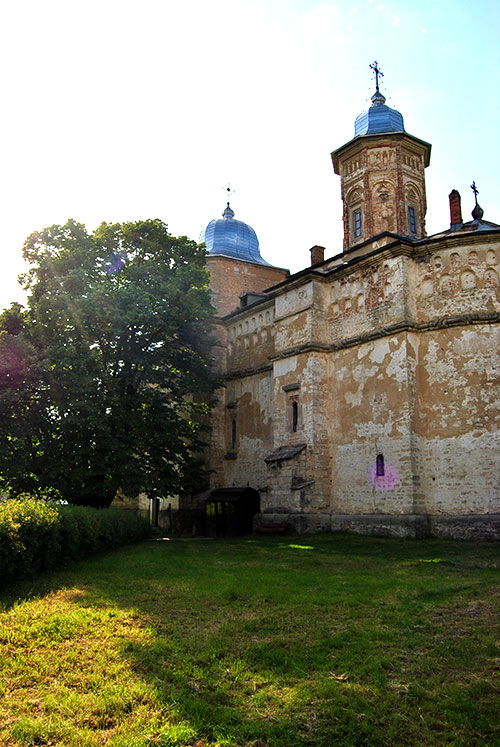 Un lăcaș „lăsat în pace”: Mănăstirea Bârnova