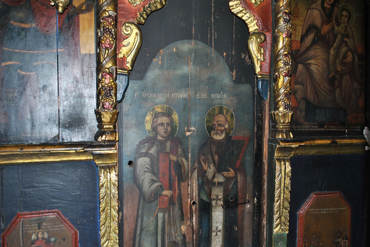 „Dragomirna“ în lemn de la Drăguşeni