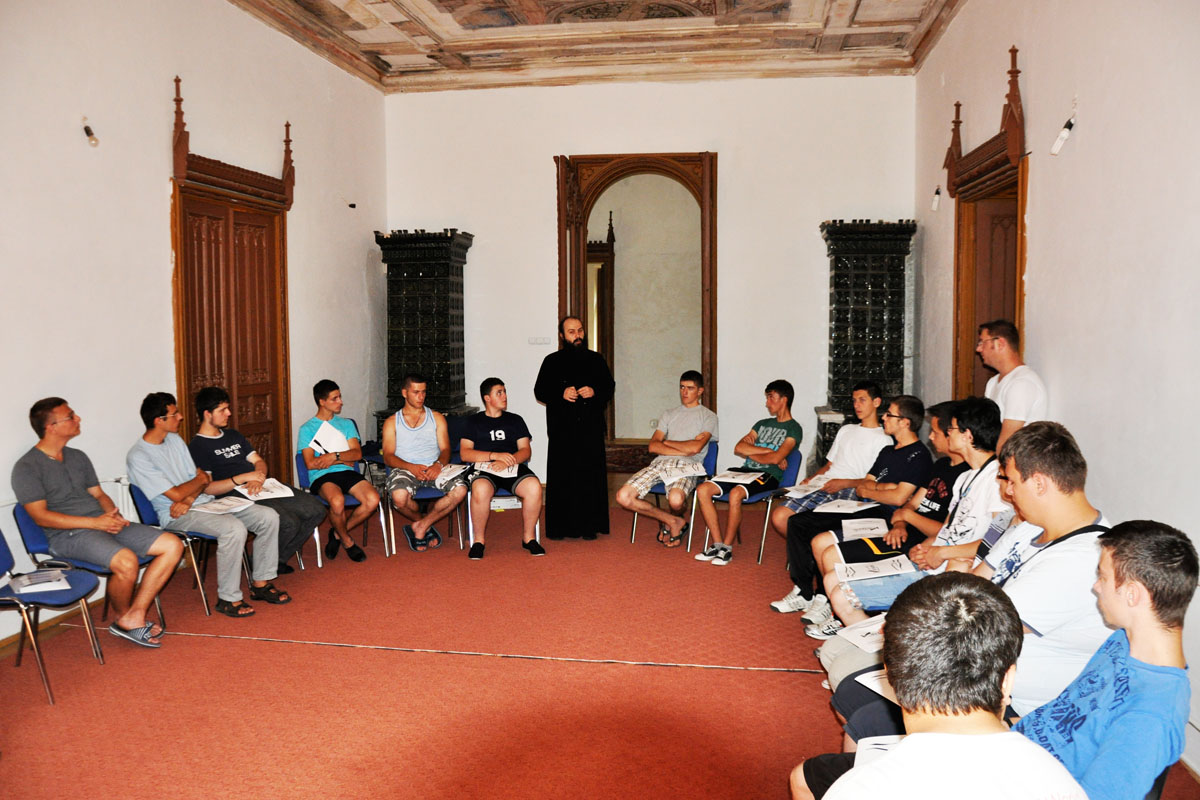 Şcoală de vară pentru elevii seminarişti din Arhiepiscopia Iaşilor Şcoală de vară pentru elevii seminarişti din Arhiepiscopia Iaşilor