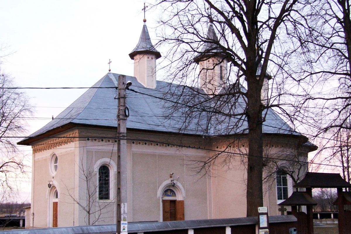 „Odată cu resfinţirea bisericii, s-a sfinţit şi munca şi jertfa credincioşilor“