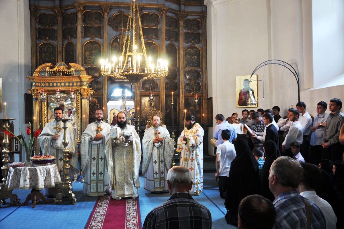 Şcoală de vară pentru elevii seminarişti din Arhiepiscopia Iaşilor Şcoală de vară pentru elevii seminarişti din Arhiepiscopia Iaşilor