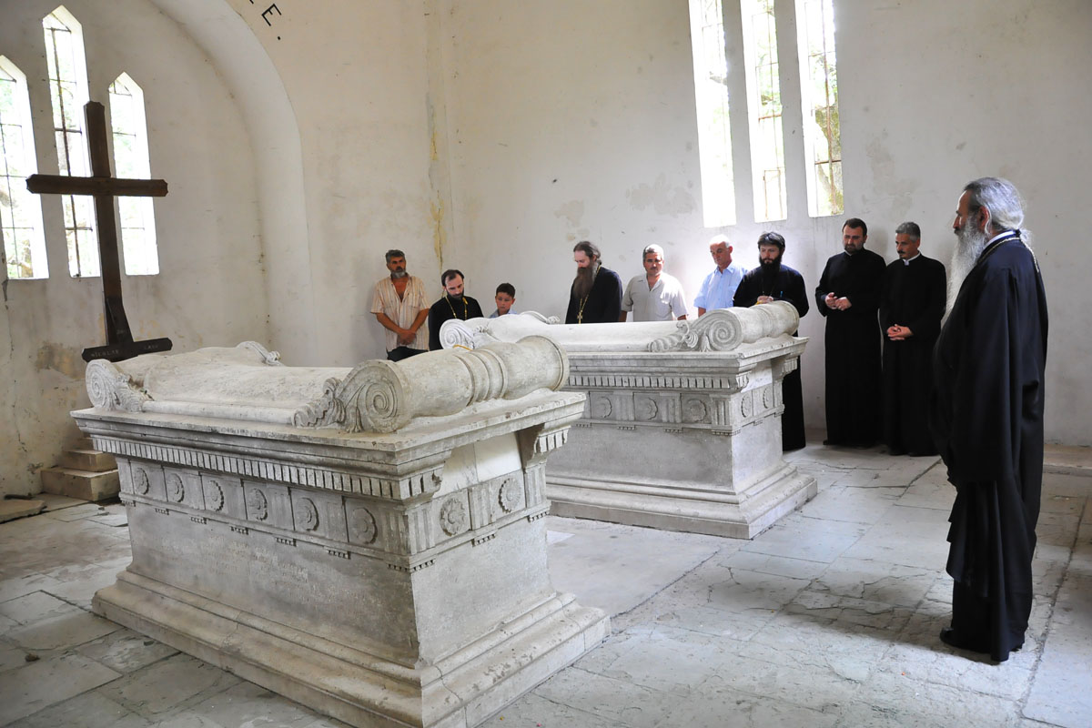 Slujbă misionară oficiată de IPS Teofan în parohia Războieni Slujbă misionară oficiată de IPS Teofan în parohia Războieni