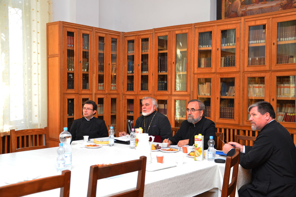 Comisia de doctorat a fost formată din preoţi profesori de la trei facultăţi de teologie Părintele Gabriel Nastasă, doctor al Facultăţii de Teologie Ortodoxă din Bucureşti