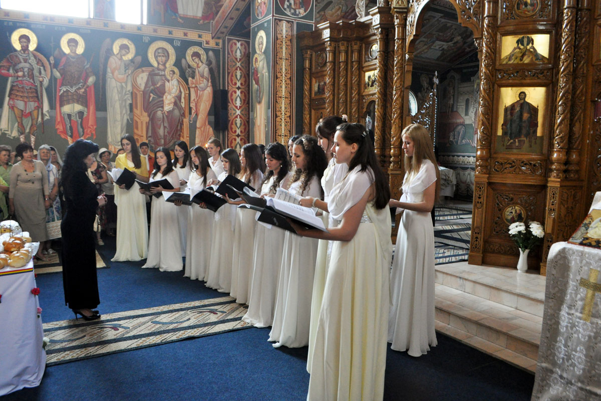 Corul „Cantabile“ a susţinut un concert de cântări religioase şi patriotice Sfântul Voievod Ştefan cel Mare, serbat într-o biserică ieşeană
