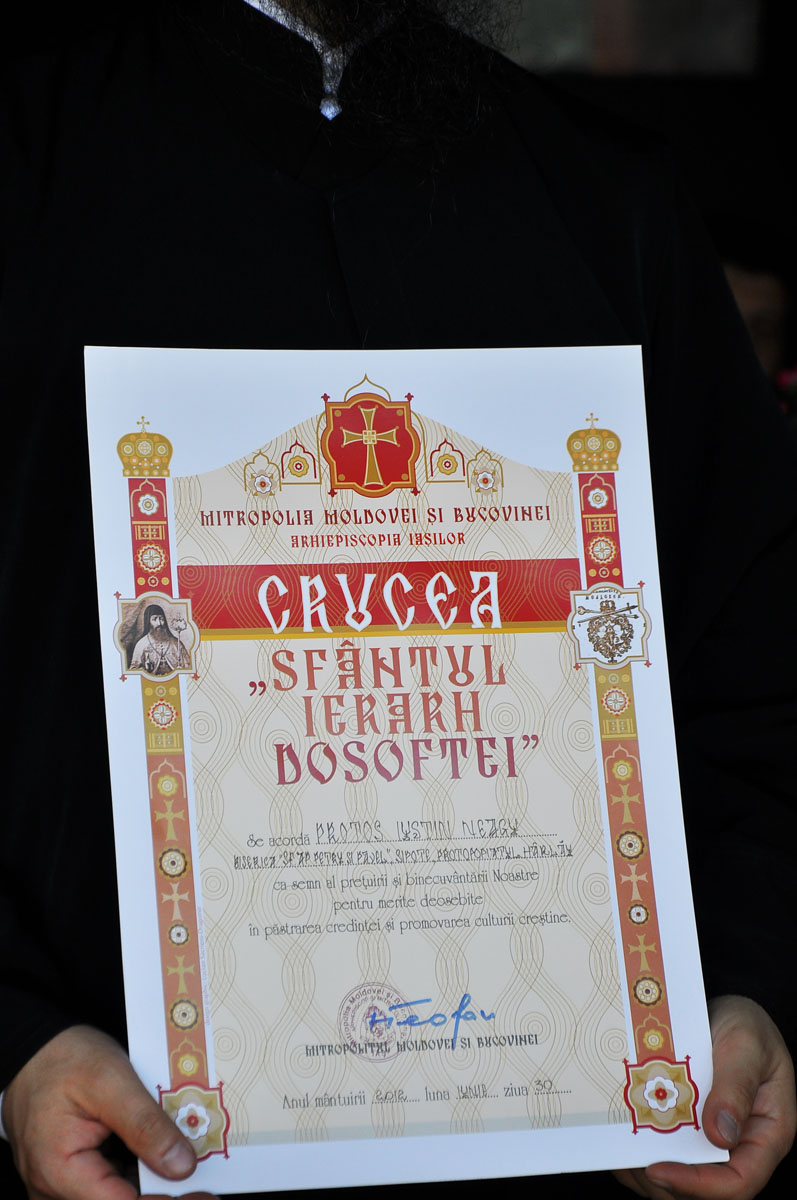 „Dumnezeu a împrumutat braţele Sale ctitorilor acestei biserici“ „Dumnezeu a împrumutat braţele Sale ctitorilor acestei biserici“