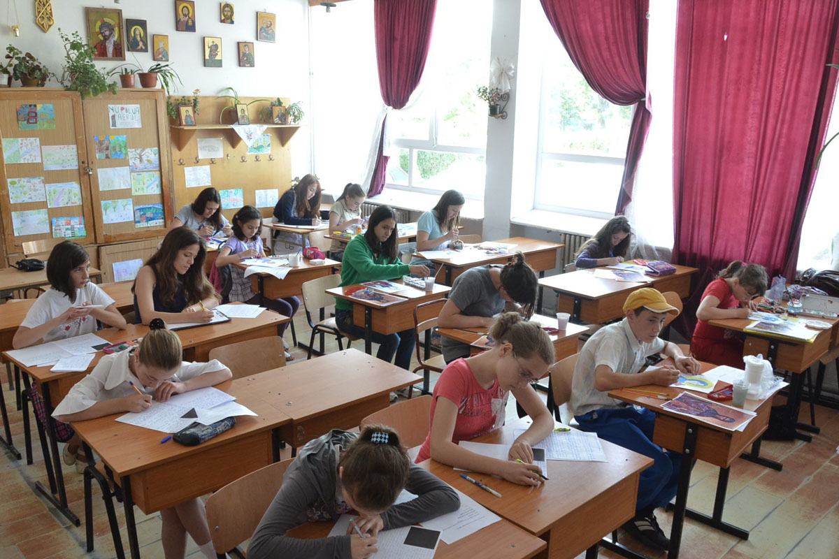 Liceenii care au picat bacalaureatul, chemaţi la meditaţii