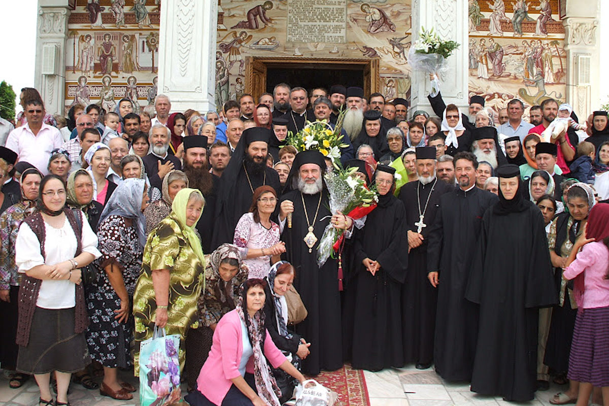 Pelerini din toată ţara la hramul Mănăstirii Ciolpani