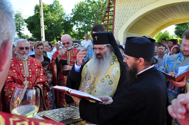 Resfinţire de biserică la Timişeşti