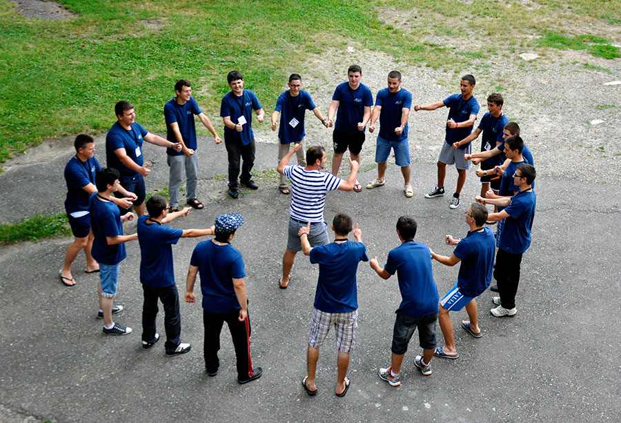 Şcoală de vară pentru elevii seminarişti din Arhiepiscopia Iaşilor Şcoală de vară pentru elevii seminarişti din Arhiepiscopia Iaşilor
