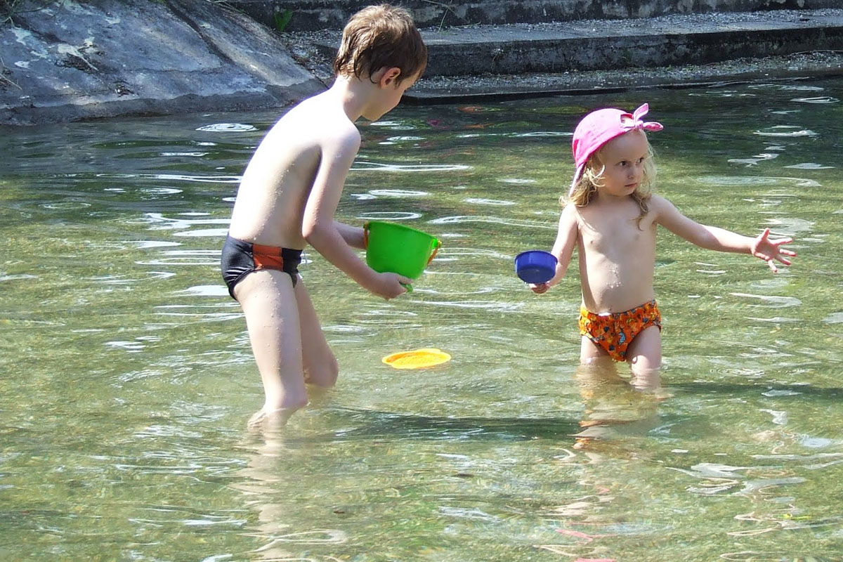 Atenţie la apele în care vă scăldaţi!