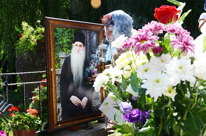 Rugă la căpătâiul părintelui Arsenie