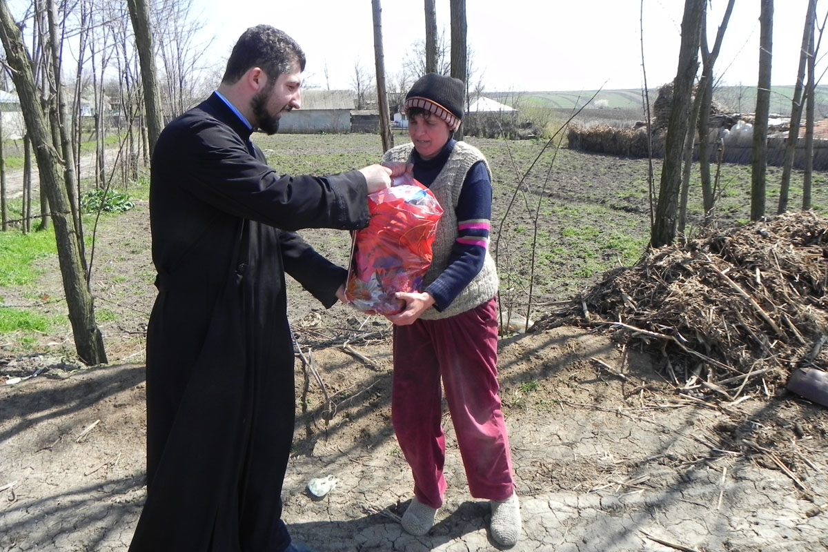 O pâine în fiecare zi pentru nevoiaşii parohiei Călăraşi 1