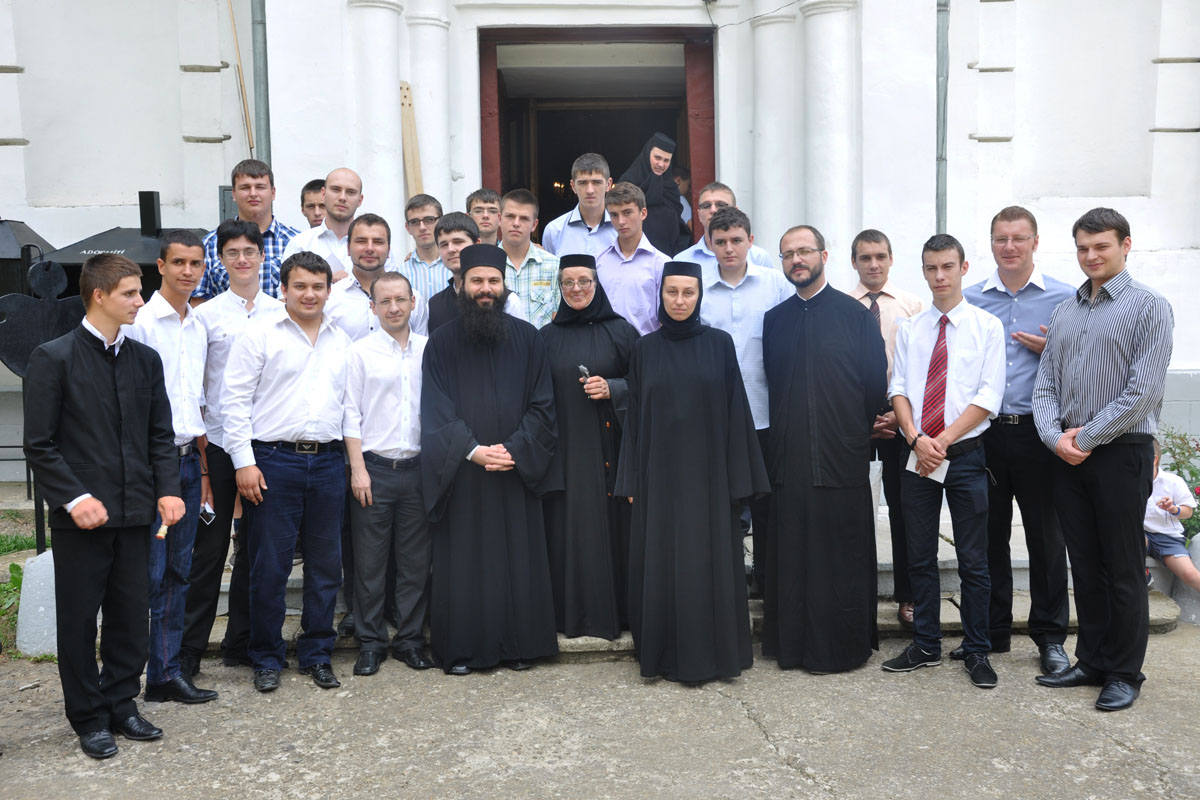 Şcoală de vară pentru elevii seminarişti din Arhiepiscopia Iaşilor Şcoală de vară pentru elevii seminarişti din Arhiepiscopia Iaşilor