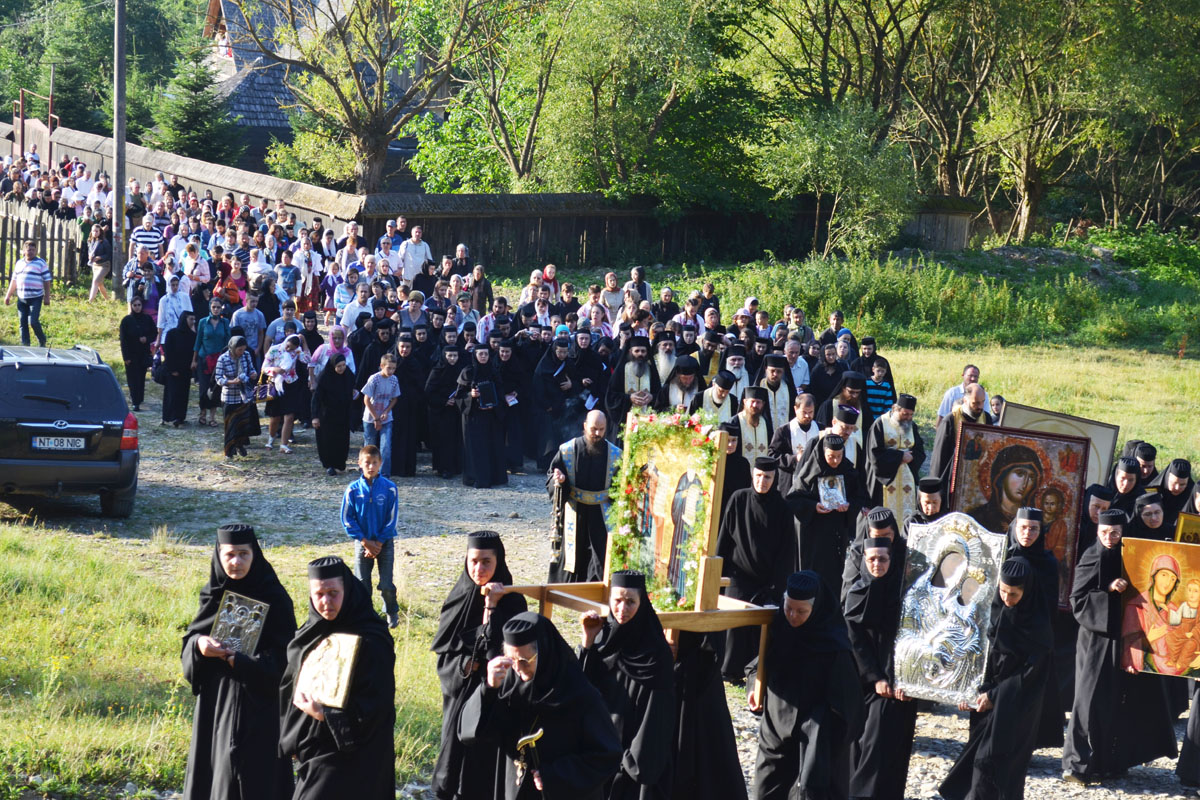 Procesiune închinată Sfinţilor Rafail şi Partenie, la Agapia