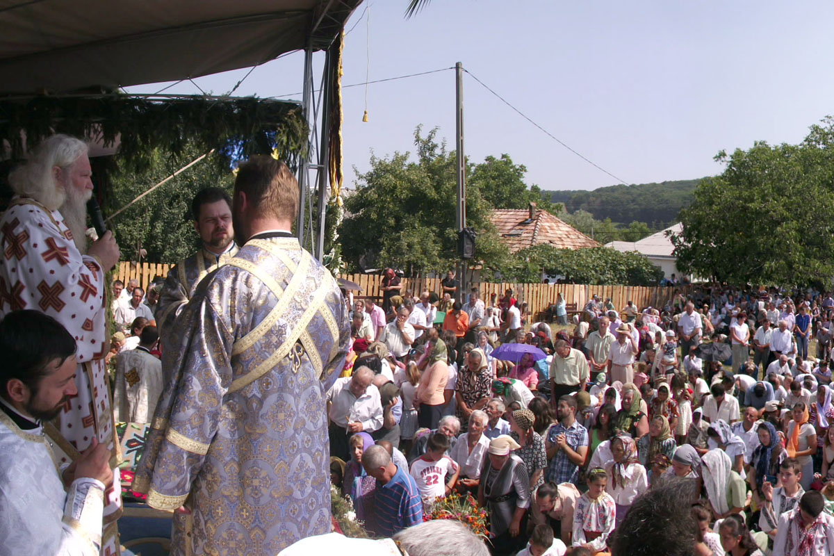 Binecuvântări arhiereşti în trei parohii ale Moldovei