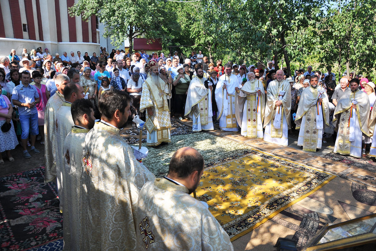„În jurul bisericii trebuie să se adune toată suflarea creştinească“